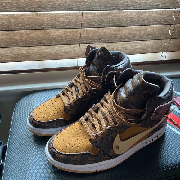 Jordan 1s never worn TRIED ON ONLY, new condition! - Picture 1 of 6